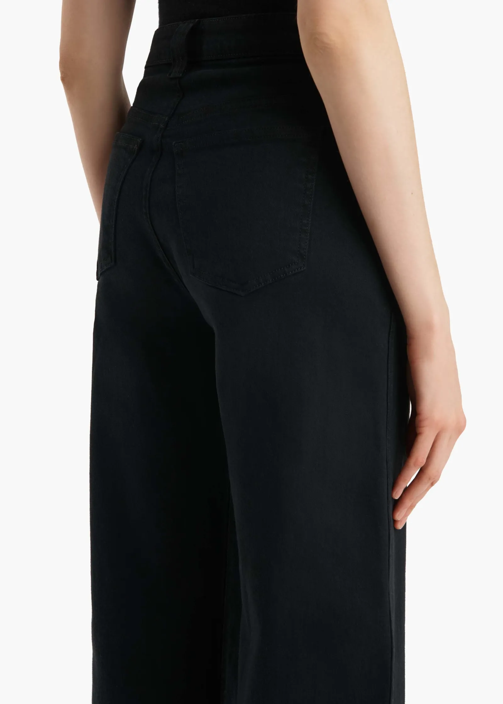 Khaite Delina-Delina Jean in Carlyle